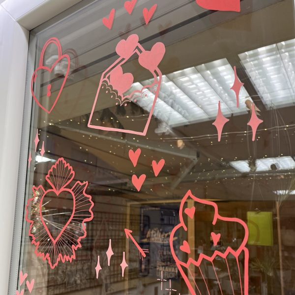 décoration de vitrine pour la saint valentin à Palavas-les-flots