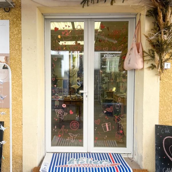décoration de vitrine pour la saint valentin à Palavas-les-flots