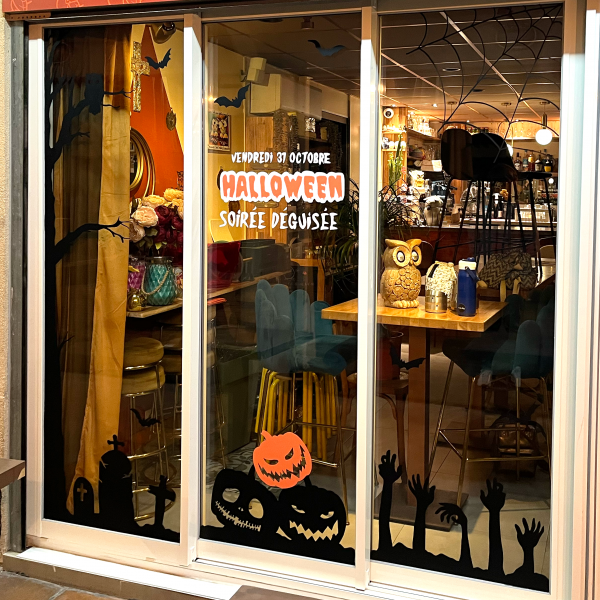 Décoration de vitrine pour Halloween